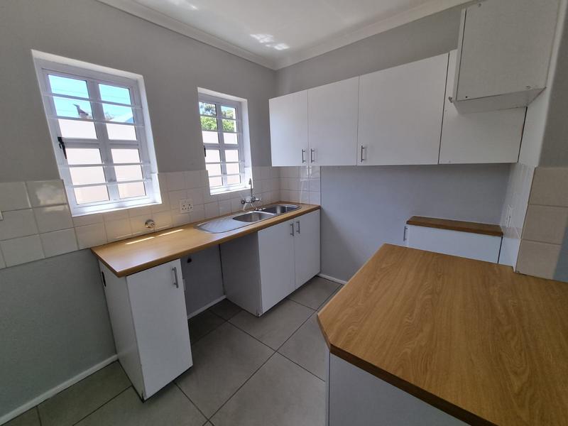 To Let 2 Bedroom Property for Rent in Oakglen Western Cape